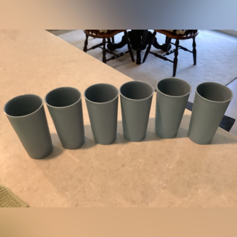 Tupperware Vintage 6 10oz blue tumblers